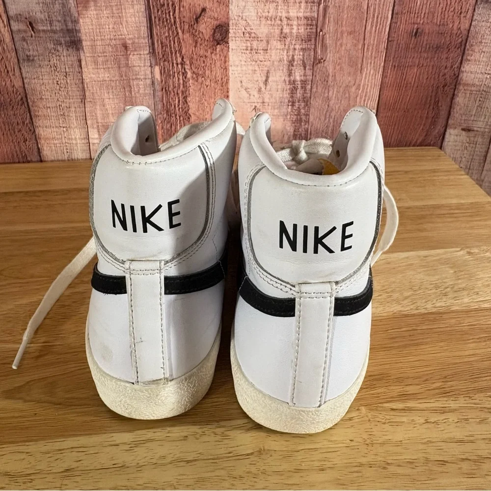 Nike White Blazer Mid 77‎ Sneakers Size 7